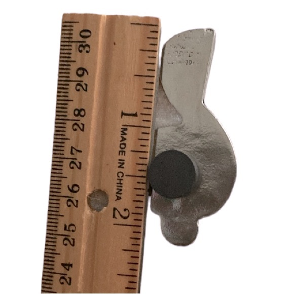 BASIC SPIRIT CANADA Pewter Treble Clef Magnet - Picture 3 of 3